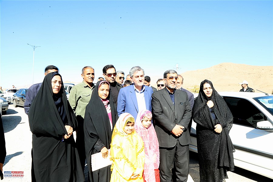 وزیر میراث فرهنگی با استاندار فارس به نرگس‌زارهای خفر رسید