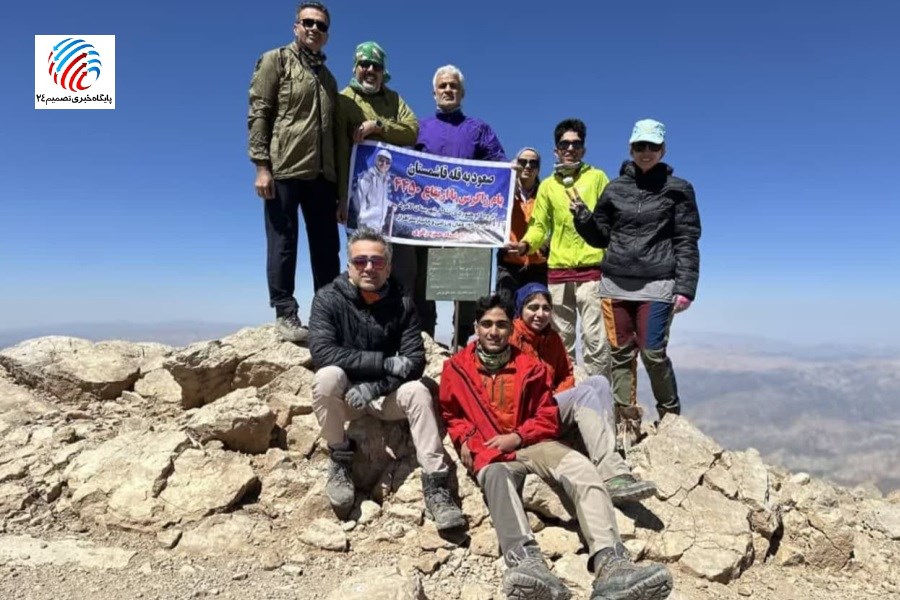 صعود گروه کوهنوردی نشاط لامرد به قله قاشمستان
